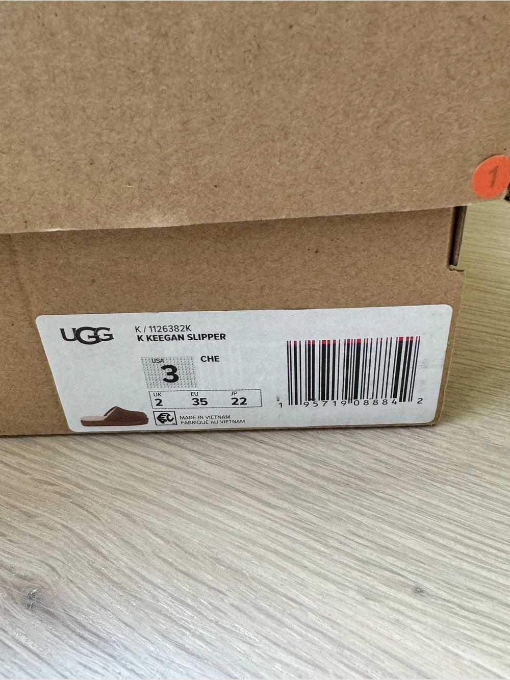 BEAND NEW UGG Keegan Slipper USA size 3 (Chestnut)